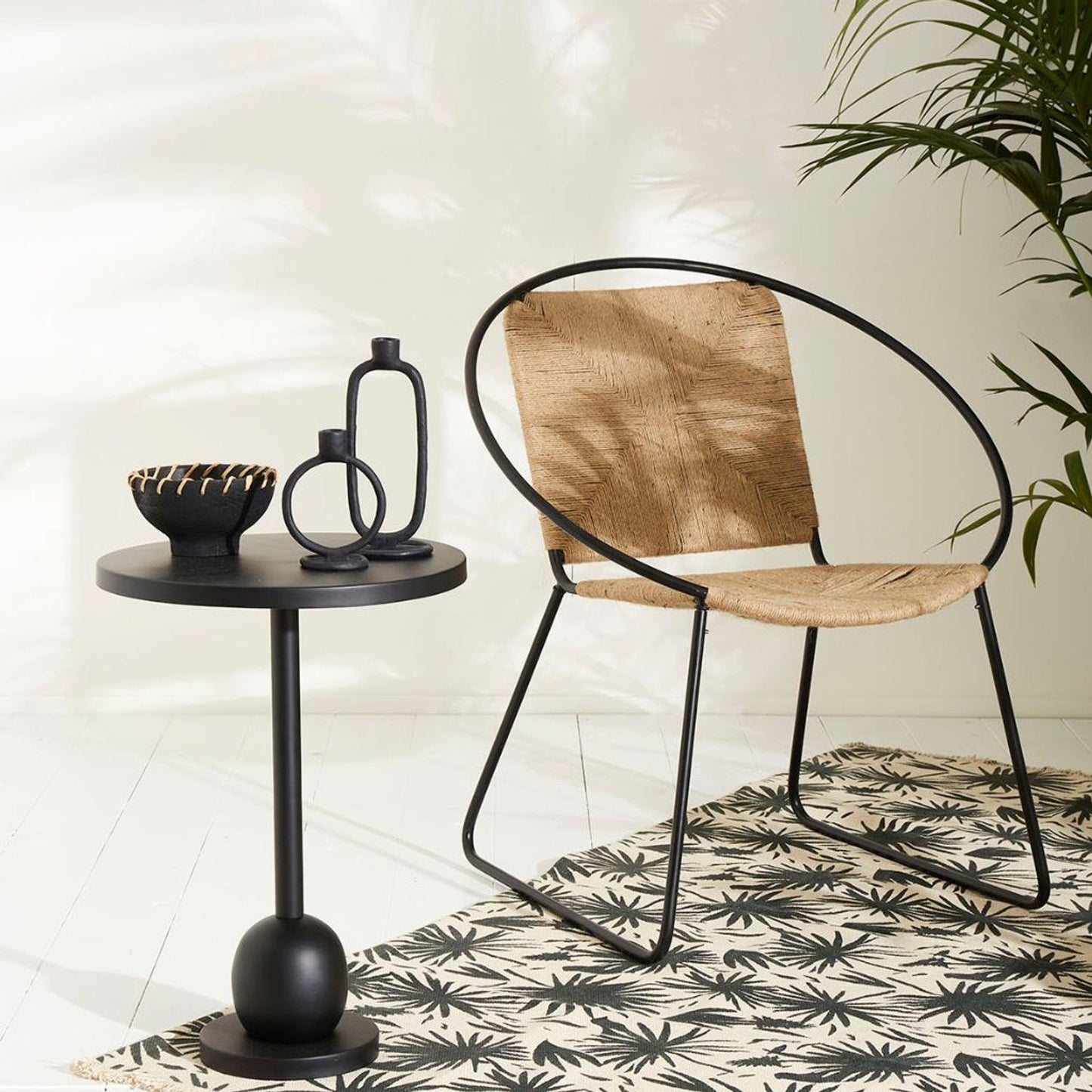 Fauteuil rond en jute naturel et fer noir - MADERIA