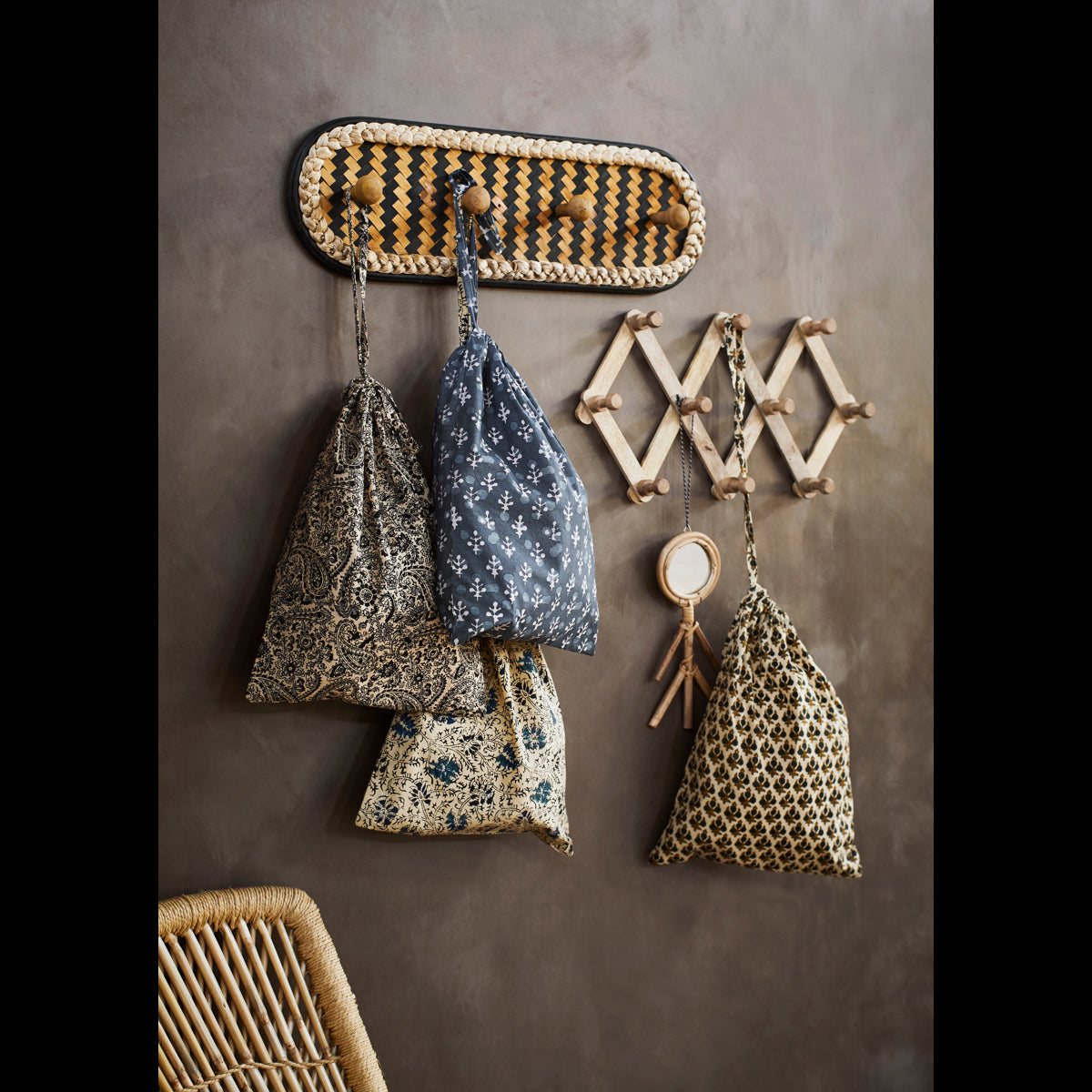 Patère murale fibre et noire