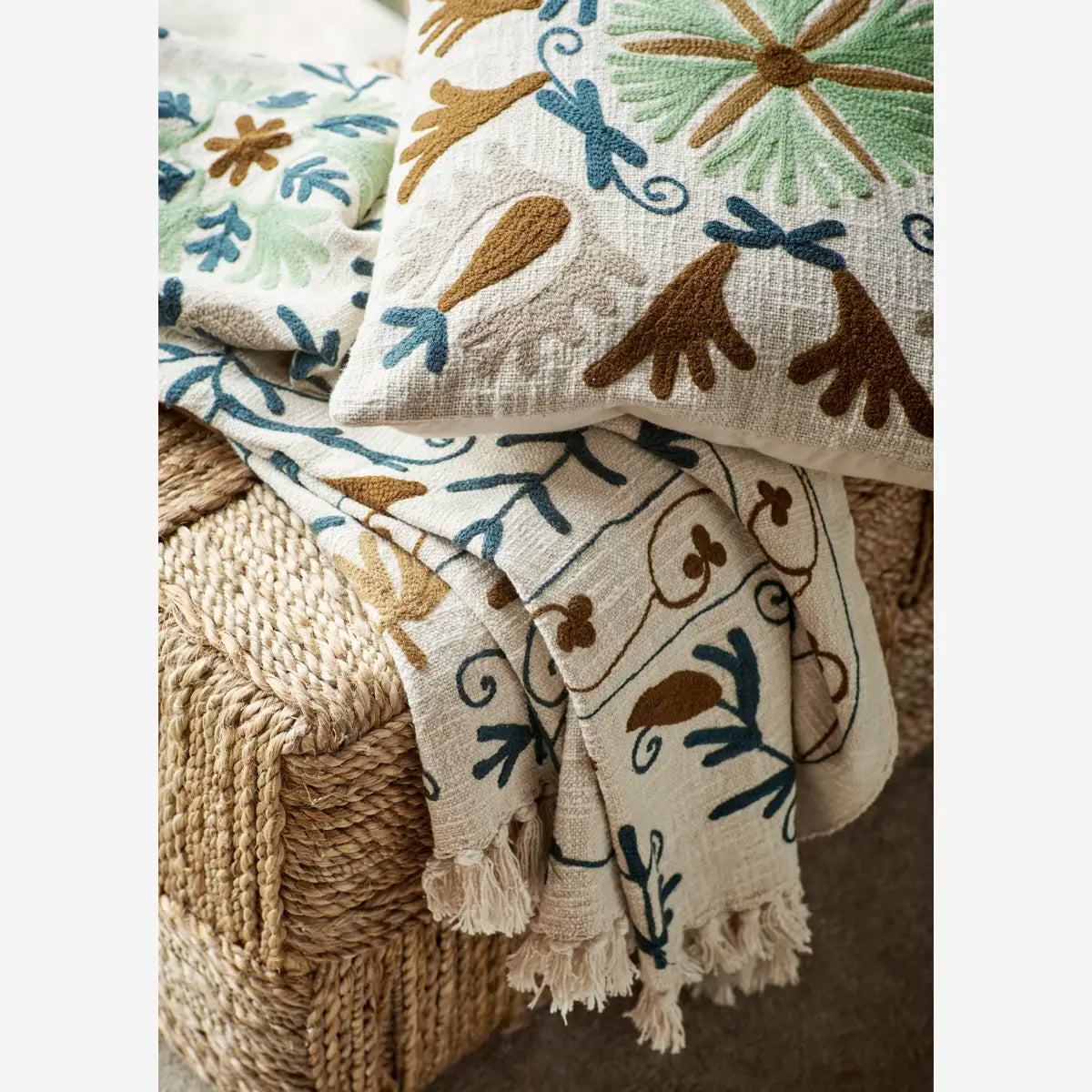Housse de Coussin Brodée Suzani – 45x45 cm