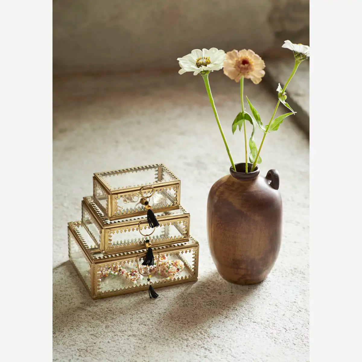 Boîte en verre avec pompon