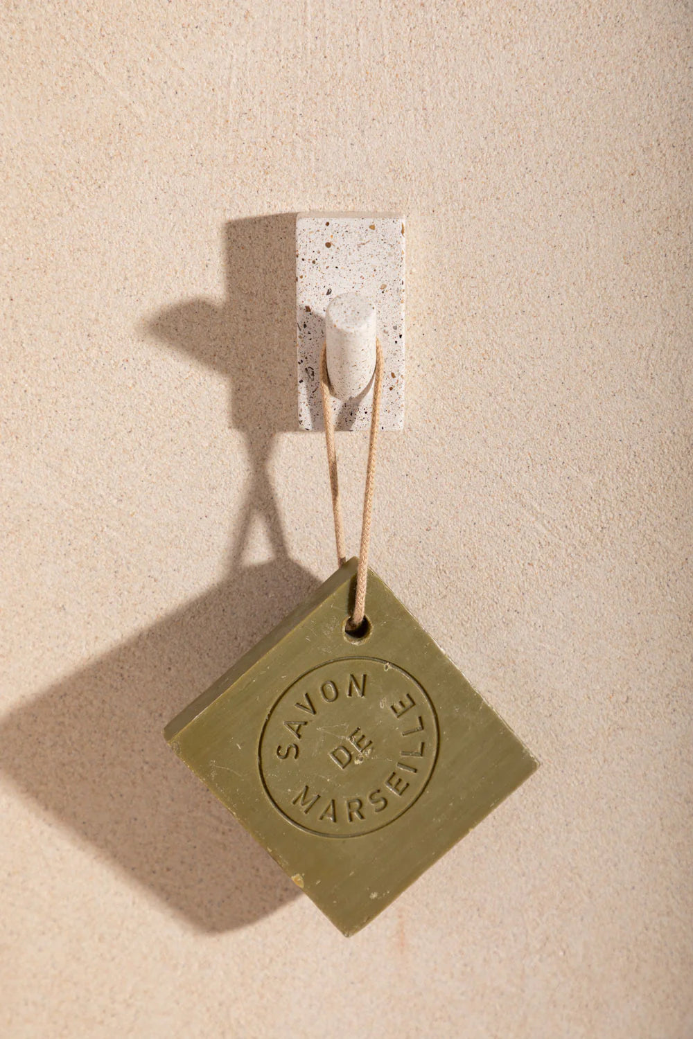 Patère murale PIA en béton